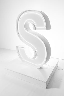 Lettre géante lumineuse « S » — Fête ta Fête