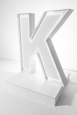 Lettre géante lumineuse « K » — Fête ta Fête