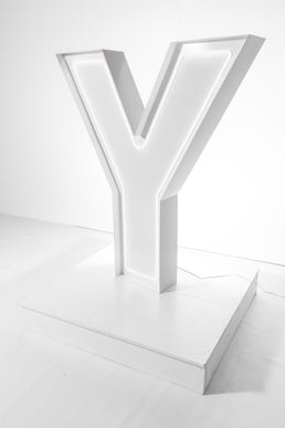 Lettre géante lumineuse « Y » — Fête ta Fête