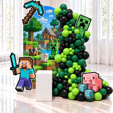 Décoration d'anniversaire thème jeu de blocs, backdrop imprimé, guirlande de ballons verts et noirs et découpes de personnages