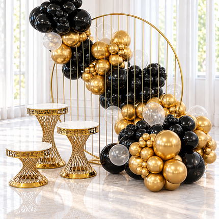 Décor d'anniversaire adulte avec backdrop Céleste rond doré, guirlande de ballons noirs, or et transparents et trio de présentoirs dorés