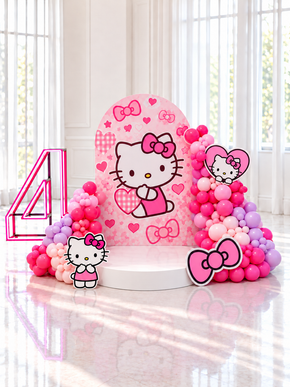 Décor d'anniversaire Hello Kitty grand format avec arche imprimée rose, plateforme ronde, chiffre lumineux et guirlande de ballons