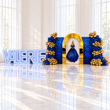 Decor Majeste, prenom en lettres lumineuses, murs scintillants bleus et portrait imprime