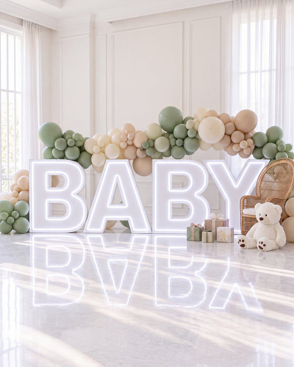 Lettres lumineuses BABY avec guirlande de ballons vert sauge