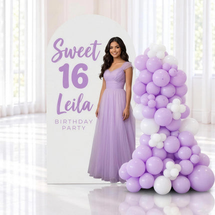 Backdrop personnalisé Sweet 16, arche imprimée et guirlande de ballons lavande et blanc