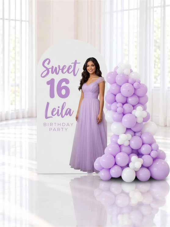 Backdrop personnalisé Sweet 16, arche imprimée et guirlande de ballons lavande et blanc