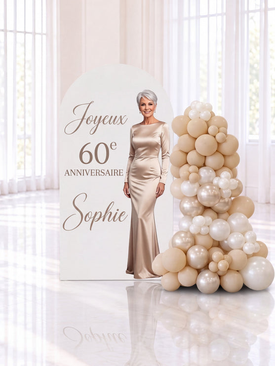 Backdrop personnalisé pour un 60e anniversaire, arche imprimée et guirlande de ballons beige et crème